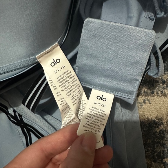 Alo yoga set leggings and bra Celestial Blue size small - Picture 2 of 2